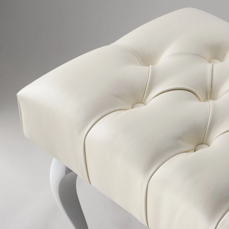 Banco de recibidor de cuero, acolchado color crema: comodidad y estilo en uno