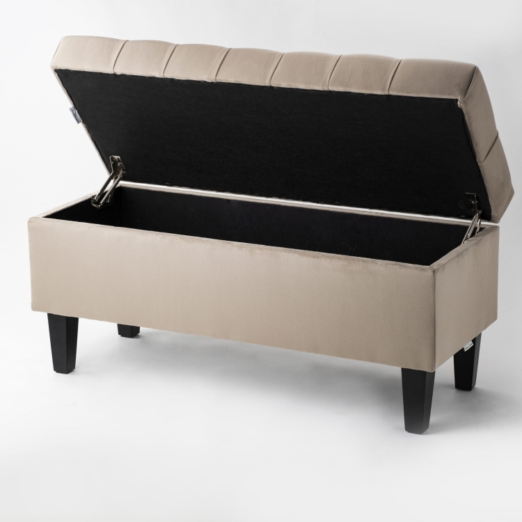 Gran cofre con abertura acolchado de color café con leche