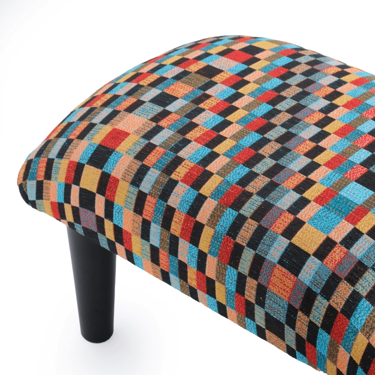 Reposapiés de sillón de colores vivos, mueble cómodo y decorativo