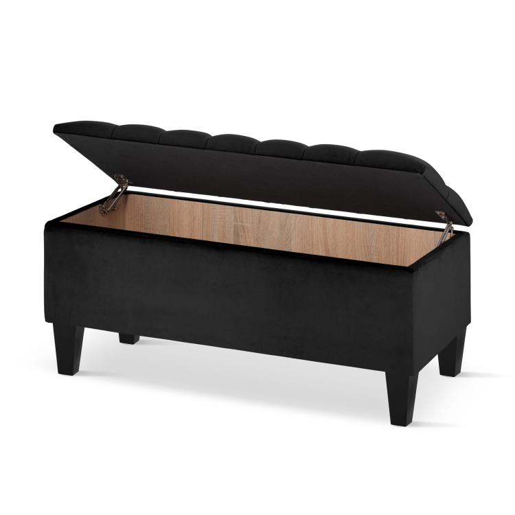 Pecho con abertura acolchada en negro sobre patas negras