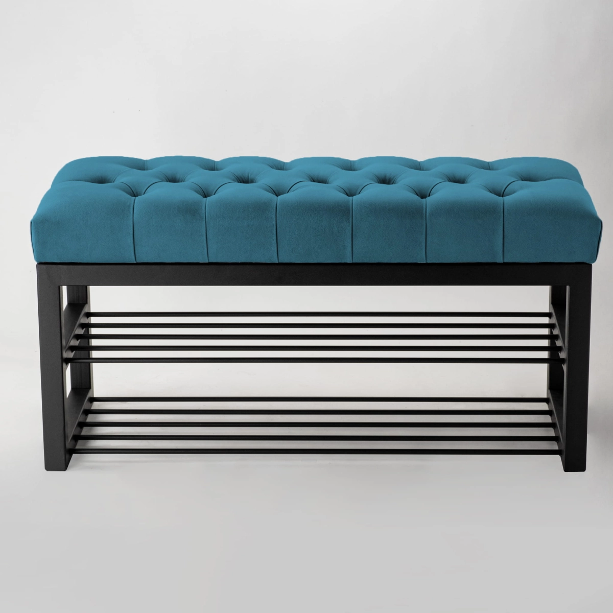Banco de recibidor industrial con asiento azul y zapateros de metal negro