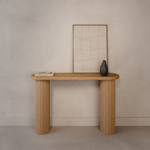 Consola de recibidor con patas de madera estriadas y tablero de mueble