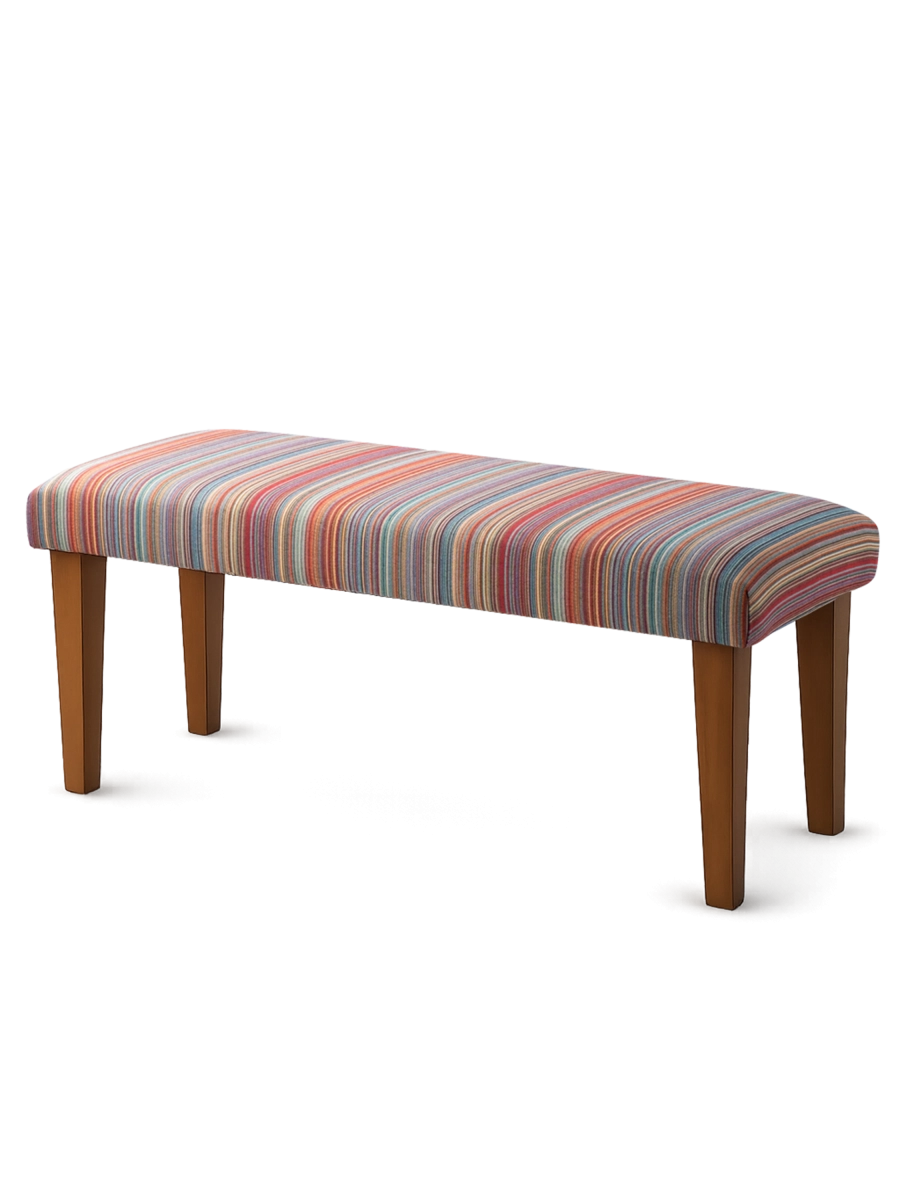 Banco de rayas sobre patas de madera