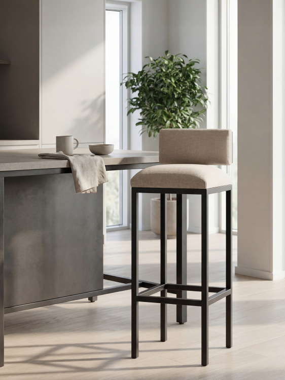 tapicerowany hoker barowy w kolorze kremowym