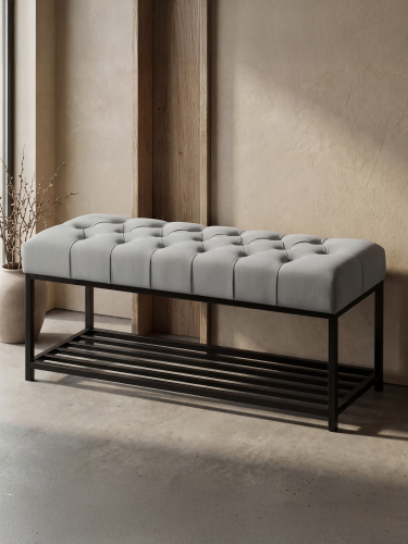 Banco gris para zapatos con asiento acolchado