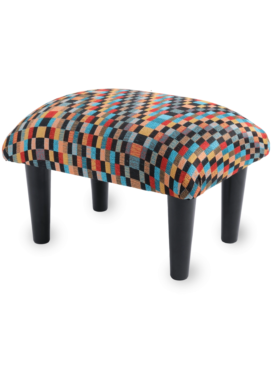 Reposapiés de sillón colorido, un acento vivo y elegante para el interior