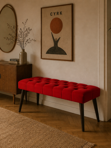Elegante banco rojo con mechones, perfecto para una sala de estar, un dormitorio o un pasillo