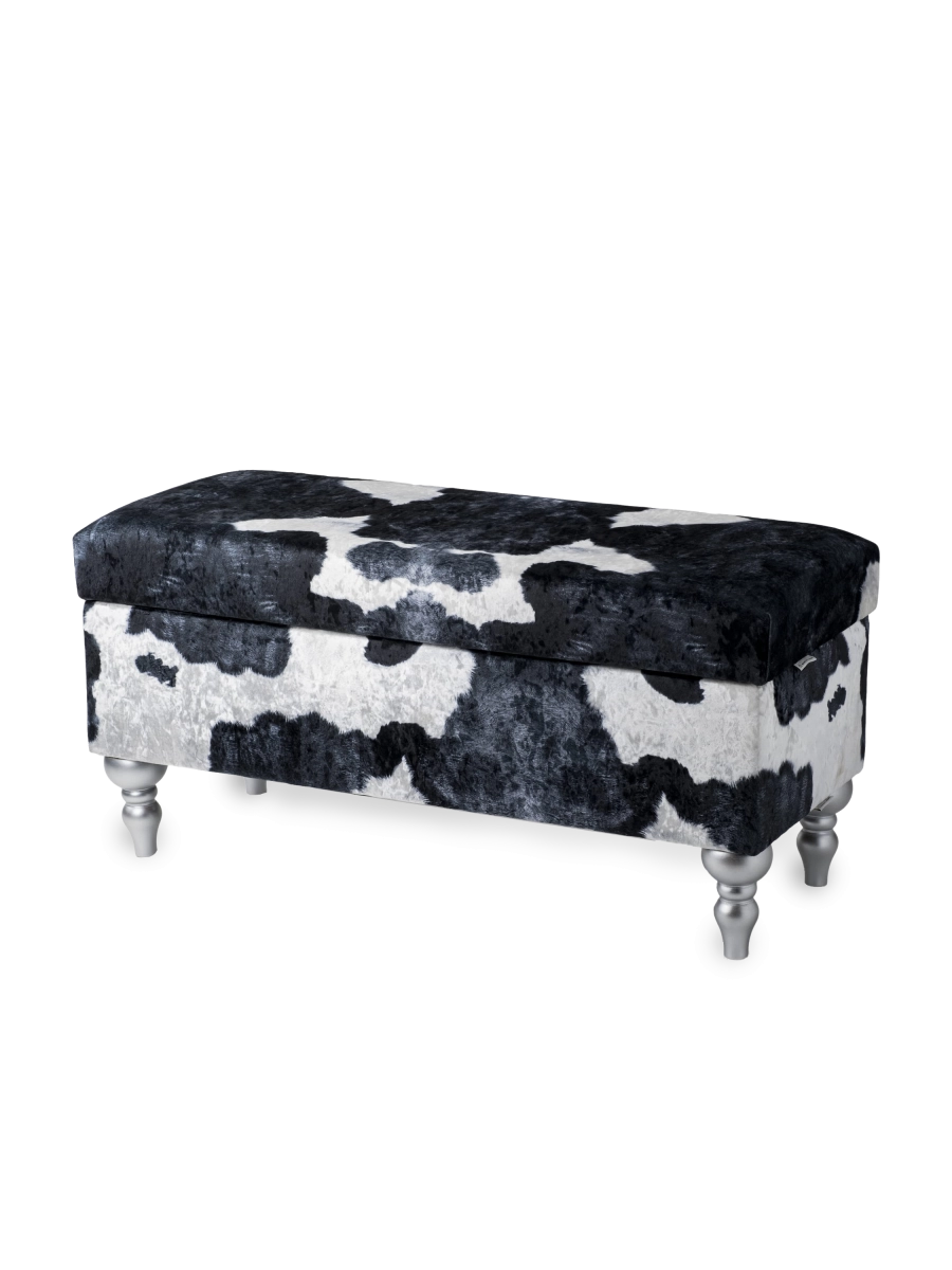 Un puf con compartimento de almacenamiento tapizado con estampado de vaca, cómodo y decorativo para el interior