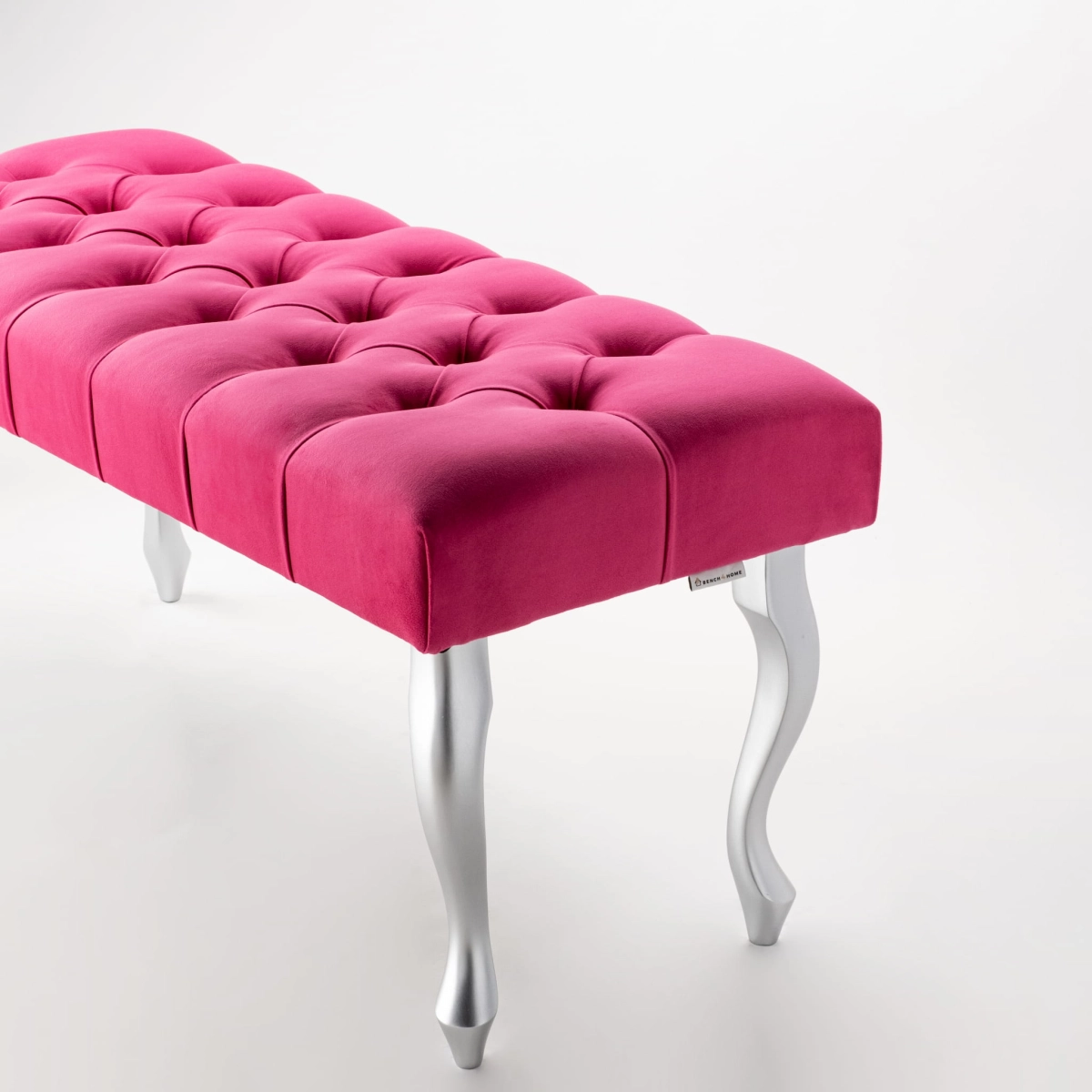 Banco acolchado fucsia con patas plateadas