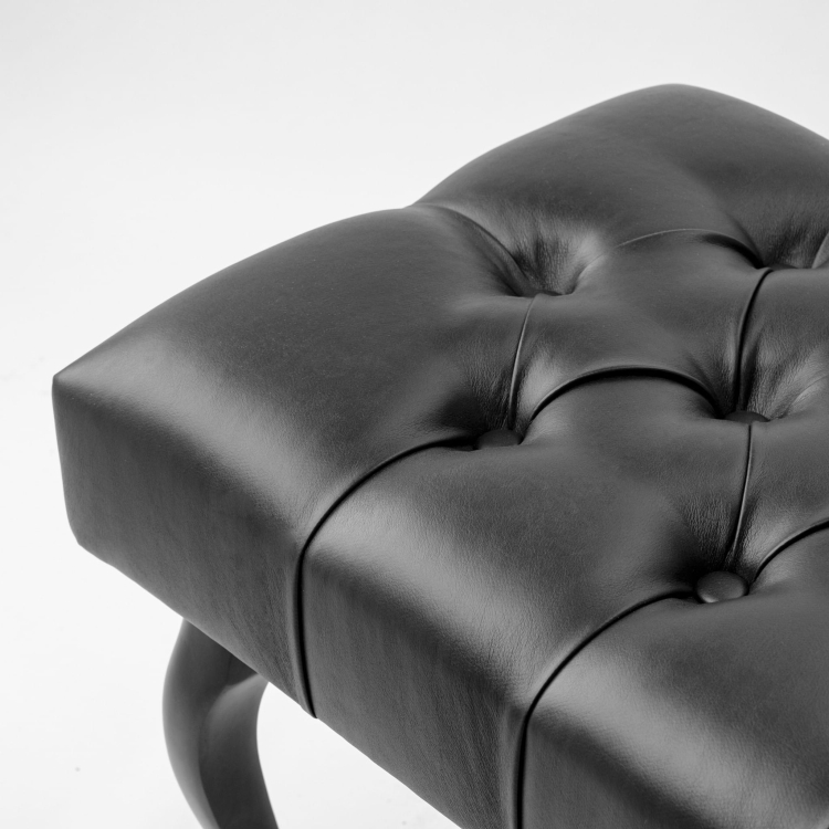 Elegante banco de cuero acolchado negro