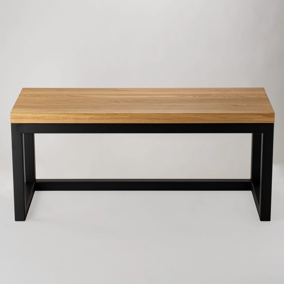 Banco con tapa de madera y estructura de metal de estilo industrial