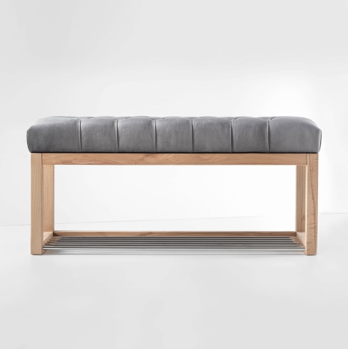Banco con asiento acolchado gris y estructura de madera